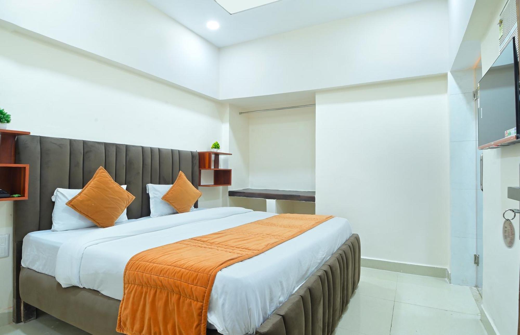 Chowdhry Tourist - Railway Station - 2 Minutes Walk New Delhi